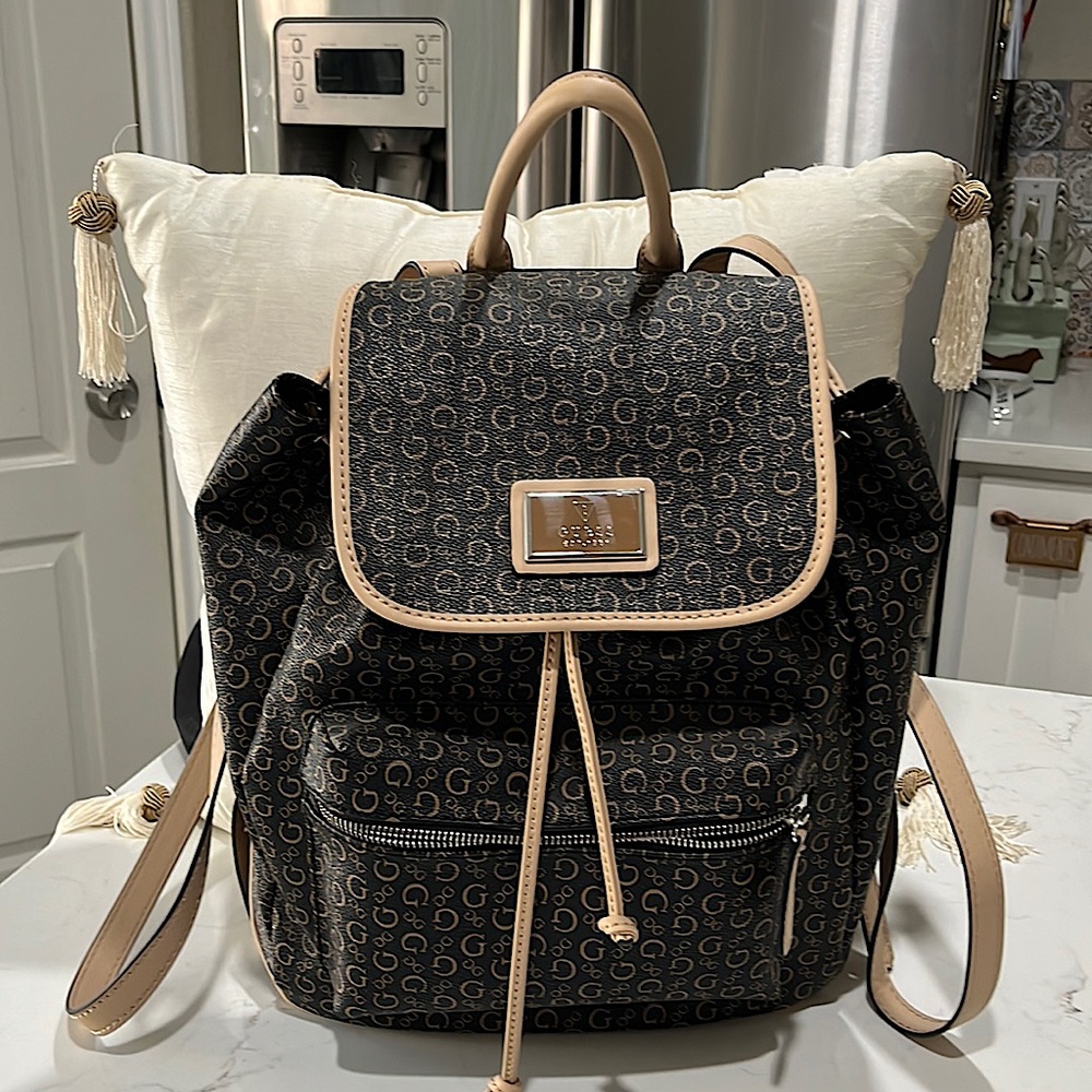 Adorable Guess back pack